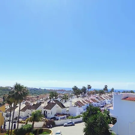 Unique & Fashionable 3 Bedroom - Views شقة