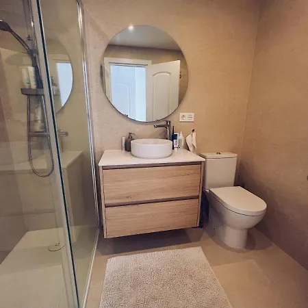 Unique & Fashionable 3 Bedroom - Views Apartment