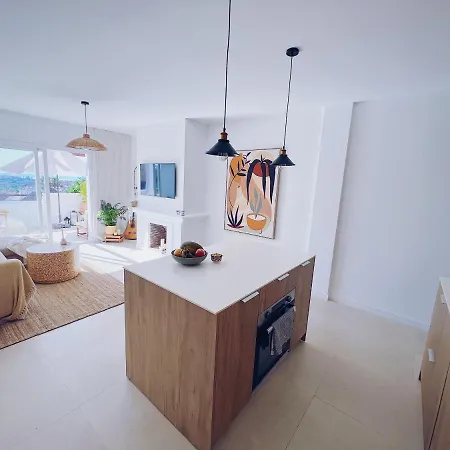 Unique & Fashionable 3 Bedroom - Views *